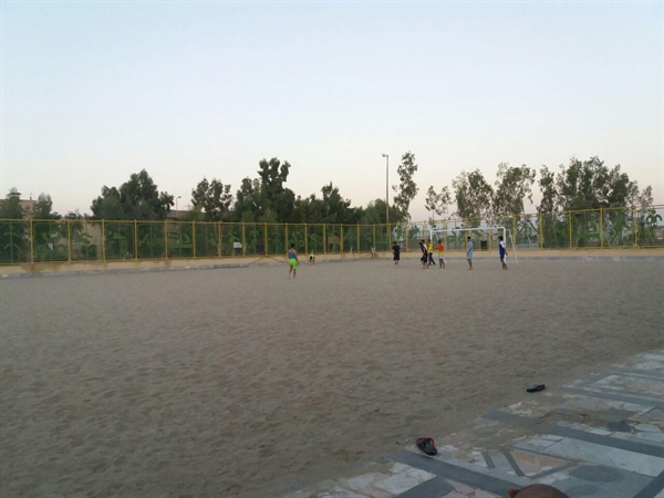 تسطیح و آماده سازی زمین فوتبال ساحلی دانشگاه 