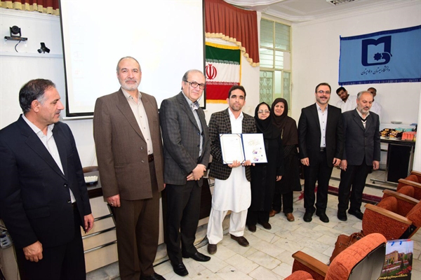 مراسم تجلیل از دانشجوی رتبه اول کشوری در آزمون کارشناسی ارشد زبان وادبیات عرب 