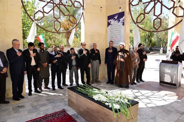 گرامیداشت هفته دفاع مقدس برمزار شهید گمنام 