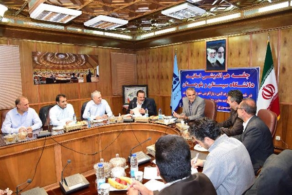 جلسه هم اندیشی  مدیرعامل راه آهن ، با اساتید دانشگاه سیستان و بلوچستان