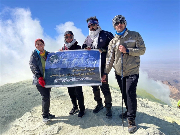 صعود به قله زیبای تفتان به مناسبت روز معلم