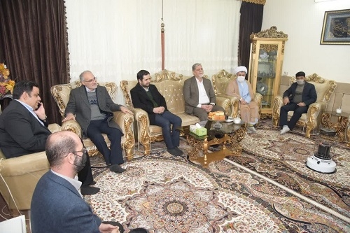 دیدار با خانواده معظم شهدا و تکریم مادر و همسر شهیدان توسط ریاست محترم دانشگاه با همراهی دکتر مهدی بیات مشاور وزیر علوم و دکتر عبدالحسین طاهری مشاور مرکز هیأت های امنا و ممیزه و جمعی از اساتید دانشگاه