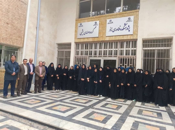بازدید دانش‌آموزان دبیرستان دخترانه بشری از آزمایشگاه‌های دانشکده مهندسی شهید نیکبخت