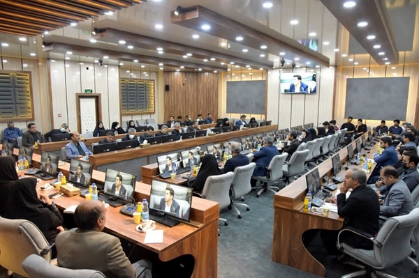 در راستای جهاد تبیین و تحقق شعار سال نشست جمعی از اساتید، دانشجویان دکتری و تشکل های دانشجویی با مدیران اقتصادی استان برگزار شد. 