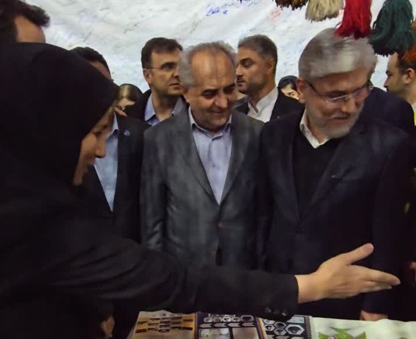 بازدید وزیر علوم از غرفه دانشگاه سیستان و بلوچستان در جشنواره بین‌المللی حرکت