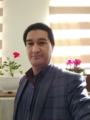 تجلیل از آقای رضا میر کارشناس آزمایشگاه دانشکده جغرافیا و برنامه ریزی محیطی بعنوان کارشناس سرآمد آموزش دانشگاه