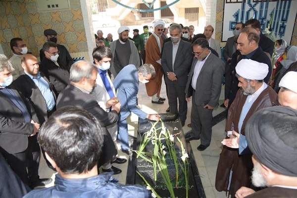 مراسم غبار روبی مزار شهید گمنام و زنگ انقلاب در دانشگاه برگزار شد