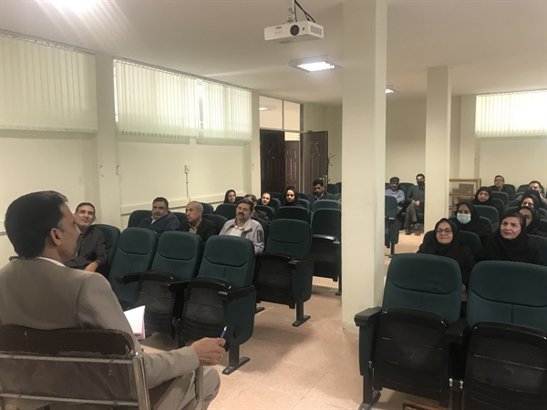 جلسه پرسش و پاسخ ریاست دانشکده علوم با کارکنان