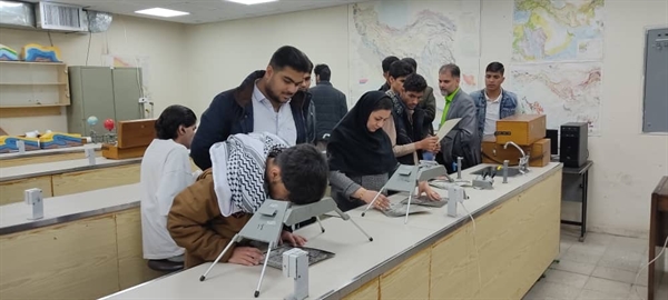 بازدید دانشجویان از آزمایشگاه های دانشکده علوم- گروه زمین شناسی