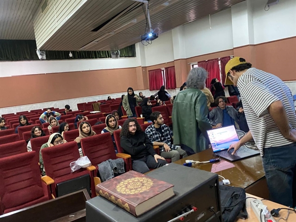 کارگاه بررسی و شناخت هنر چیدمان توسط جناب دکتر آویشی 