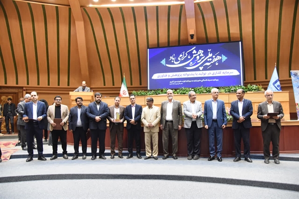 تقدیر از پژوهشگران و فناوران برگزیده دانشکده ادبیات در آیین هفته پژوهش