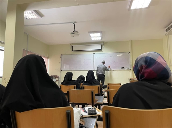 دوره آموزشی مبانی آنالیز ریاضی در دانشکده ریاضی در حال برگزاری است