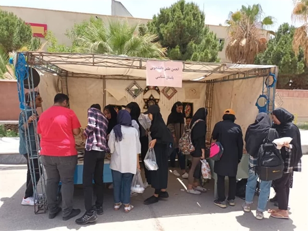 نمایشگاه دست‌آوردهای صنایع دستی در دانشگاه سیستان‌وبلوچستان برگزار شد