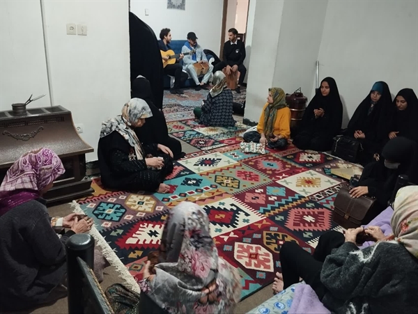 تکریم مقام مادر در آیینه مهر؛ دیدار کانون‌های فرهنگی با مادران خانه سالمندان