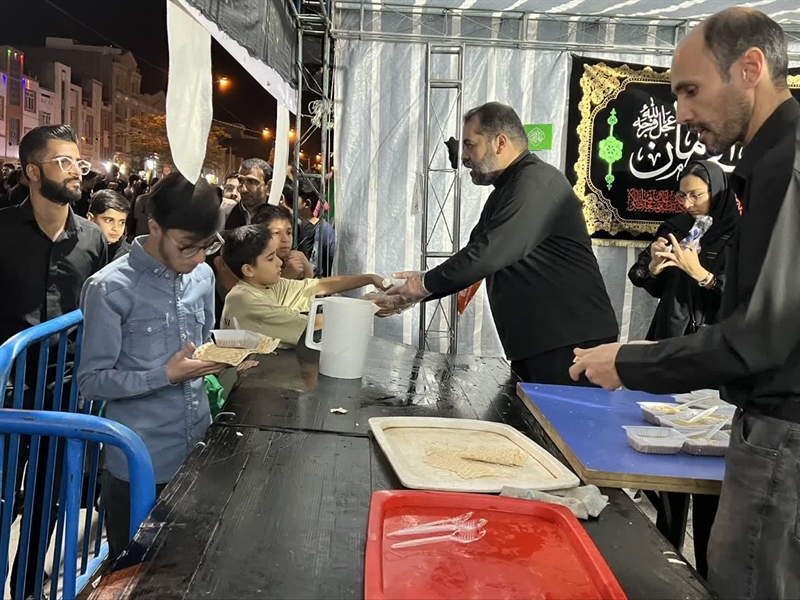 موکب دانشگاهیان زاهدان هم‌زمان با برگزاری تجمعات و راهپیمایی‌ های مردمی در گرامیداشت رهبر شهید، با استقرار گروه‌های خدماتی و فرهنگی، به شرکت‌کنندگان در این مراسم خدمت‌رسانی کرد.