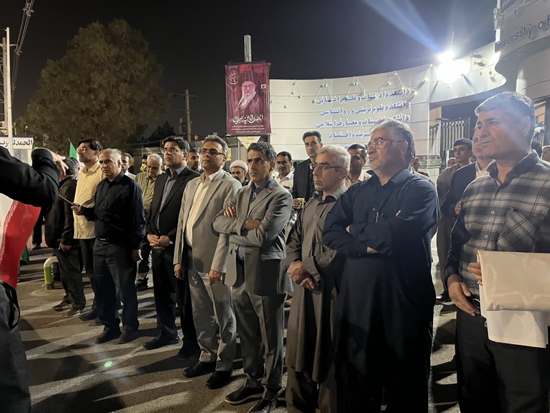 پنجاه و هشتمین تجمع دانشگاهیان زاهدان در حمایت از رزمندگان اسلام و بیعت با رهبر انقلاب برگزار شد