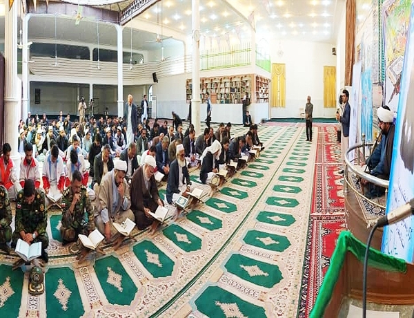 حضور کارکنان و اساتید دانشکده صنعت ومعدن خاش در محفل انس با قرآن کریم 