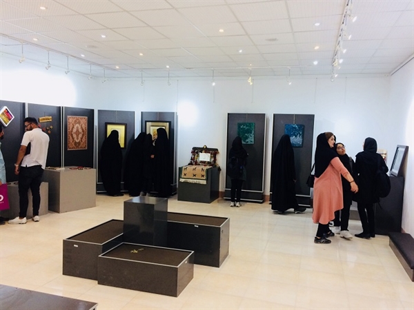 برگزاری نمایشگاه آثار هنری اساتید دانشکده هنر و معماری به مناسبت آغاز دهه سرآمدی آموزش 