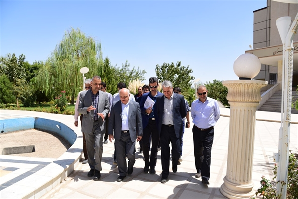  بازدید رئیس امور آموزش عالی، تحقیقات وفناوری سازمان برنامه وبودجه کشور از دانشگاه