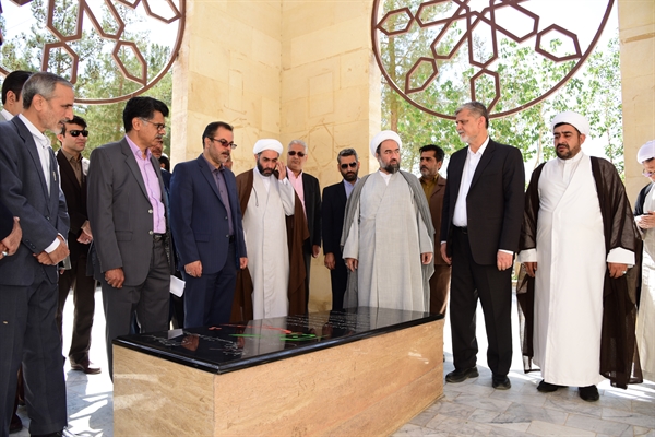 امام جمعه معزز زاهدان از امکانات و فضاهای آموزشی دانشگاه بازدید کرد
