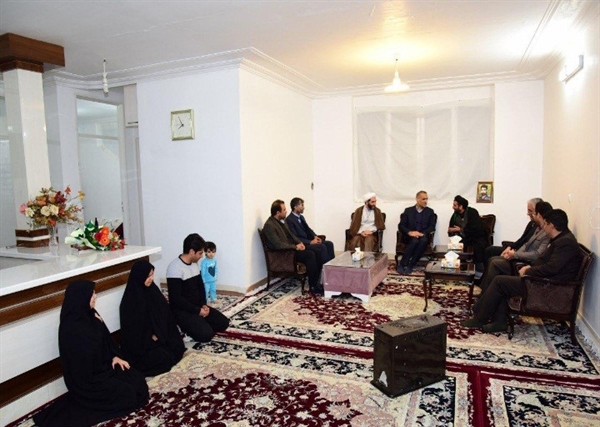 دیدار ریاست دانشگاه و هیئت رئیسه با خانواده های شهدا به مناسبت ایام الله دهه فجر