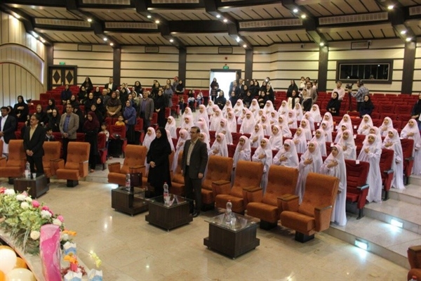 جشن عبادت دانش آموزان دبستان دخترانه دانش دانشگاه برگزار شد