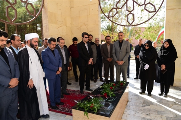 مراسم گرامیداشت هفته دفاع مقدس برمزار شهید گمنام