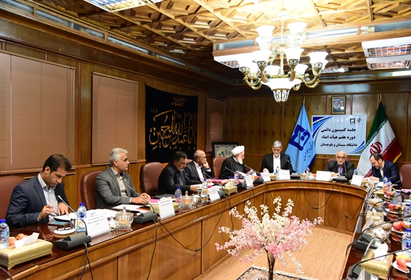 نشست کمیسیون دائمی ازدوره هفتم هیئت‌امنای دانشگاه سیستان و بلوچستان در سالن کنفرانس حوزه ریاست برگزار شد.
