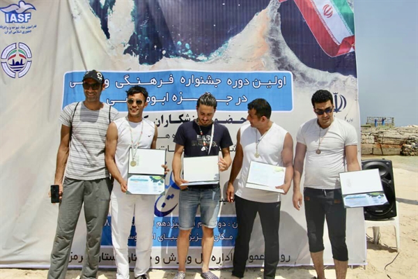 کسب مدال طلا در مسابقات شنا توسط آقای محمد مهدی باباخانی دانشجوی گروه فیزیک