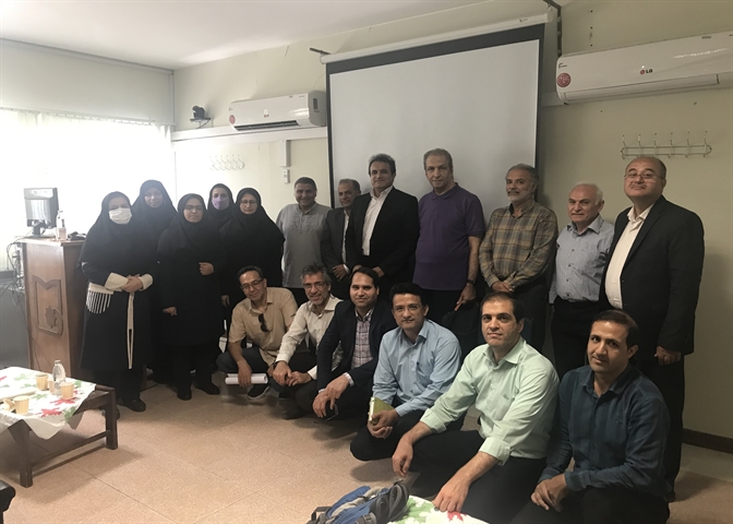 چهارشنبه های علوم پایه با سخنرانی دکتر وحید کریمی پور برگزار شد