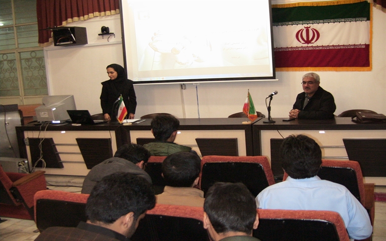 برگزاری کارگاه "  کاربرد نظریه معنی شناسی قالبی در ترجمه " در دانشکده ادبیات وعلوم انسانی