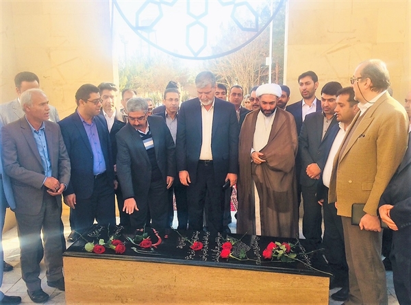 زنگ گلبانگ انقلاب با حضور اساتید و کارکنان دانشکده هنر و معماری در دانشگاه سیستان و بلوچستان طنین انداز شد
