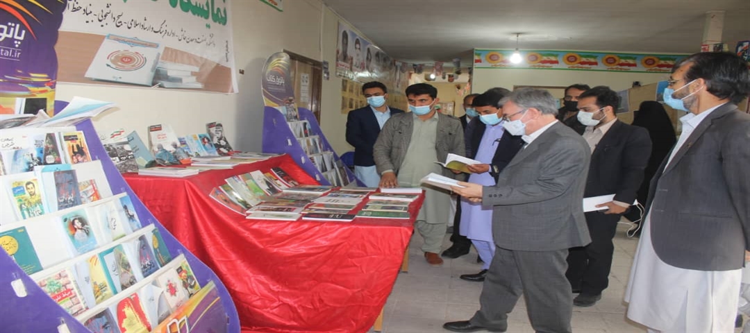 افتتاح نمایشگاه کتاب و مطبوعات انقلاب در دانشکده صنعت و معدن  خاش