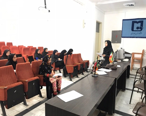 برگزاری کارگاه " Essay writing " در دانشکده ادبیات وعلوم انسانی