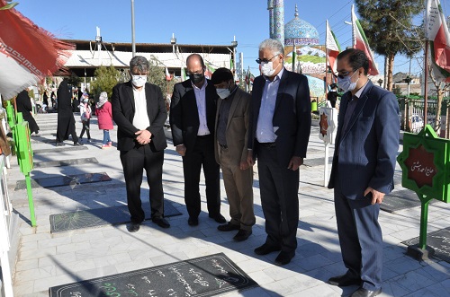 حضور هیات رئیسه دانشگاه در آئین گلباران مزار شهدا